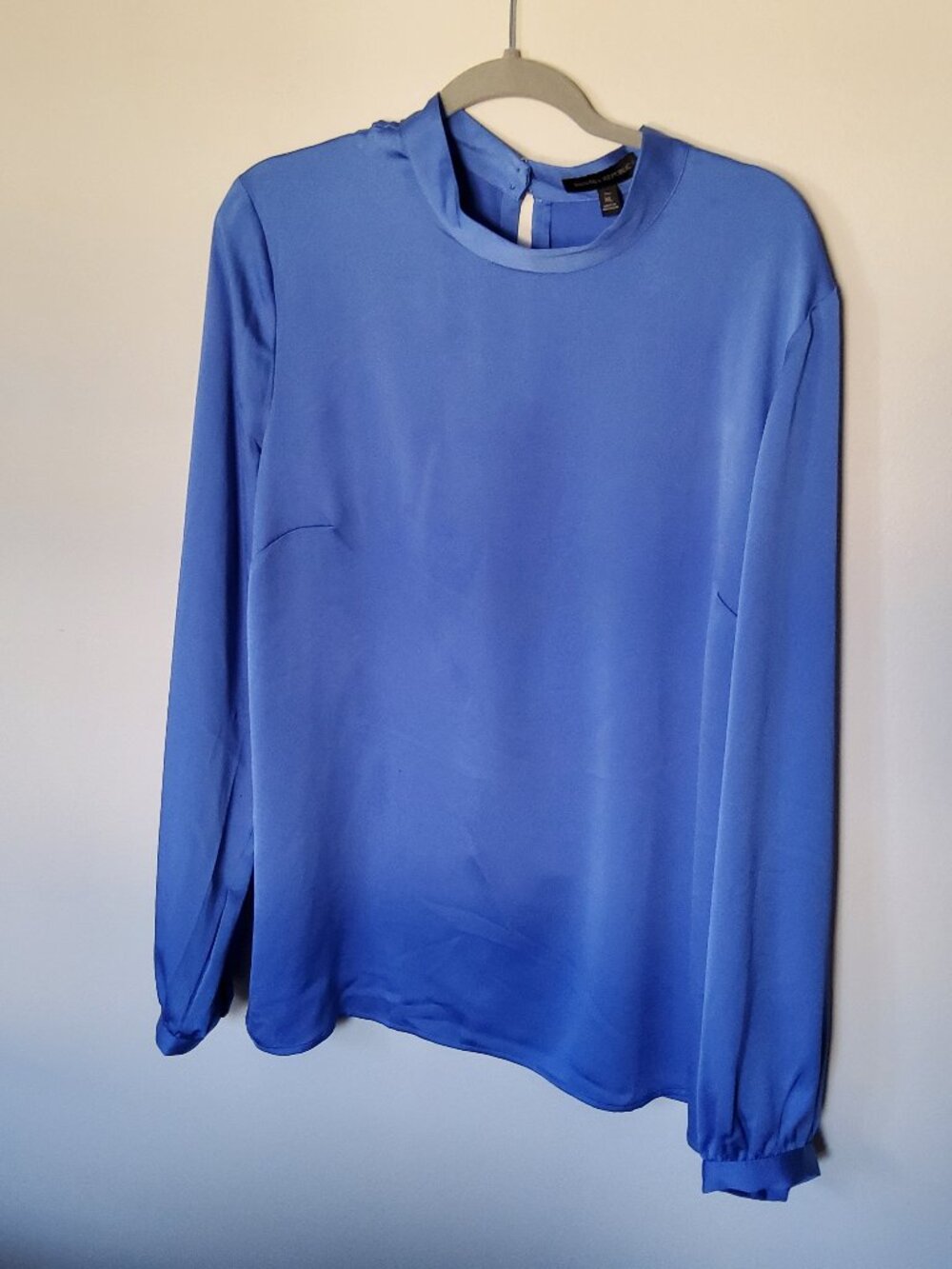 Banana Republic Blue Satin mock top XL